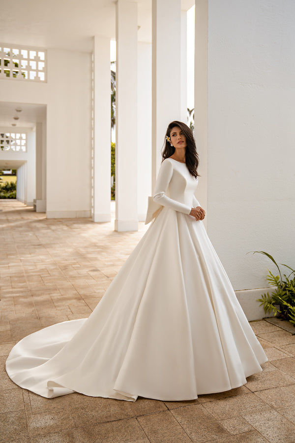 Luxurious Minimalism Wedding Dress with Mikado Fabric, Guipure and Embroidery, and Detachable Bow