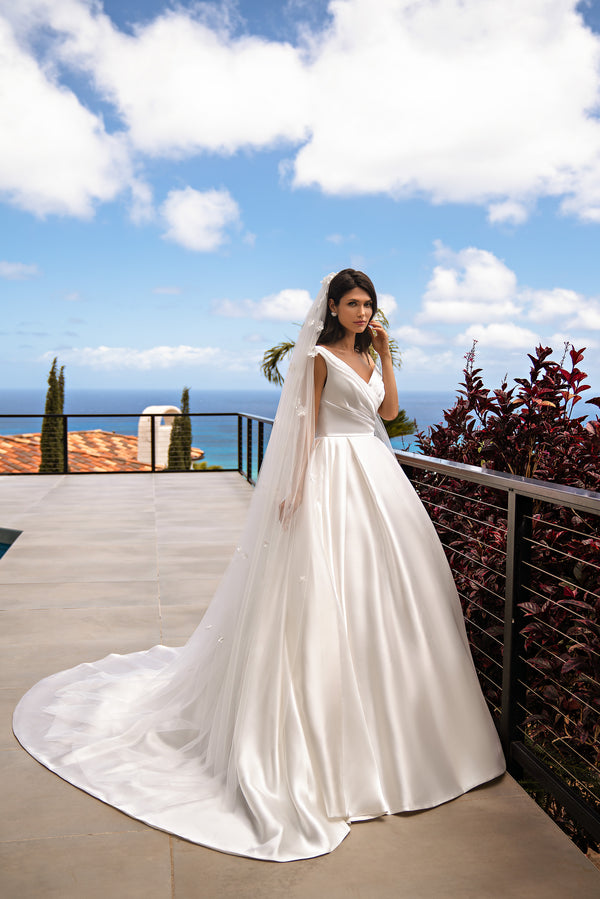 Elegant Wedding Set - Unique & Charming Dress w/ Fine Fabric, Drape Corset, Detachable Skirt Train & Voluminous Flowers