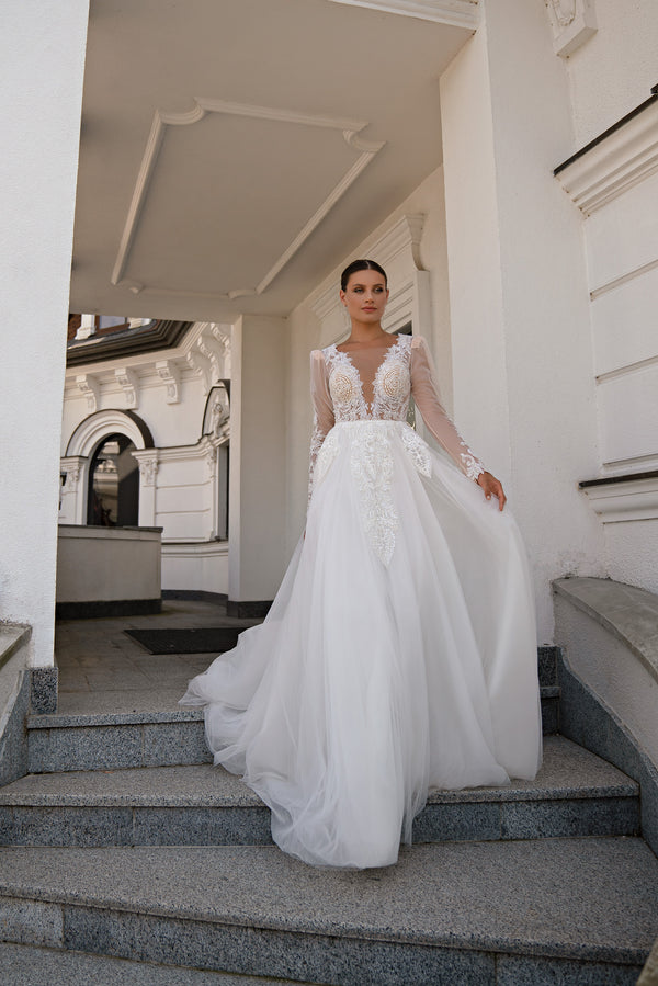 Elegant Long Sleeve Wedding Dress with Lace & Beaded Embroidery - A True Masterpiece of Bridal Fashion