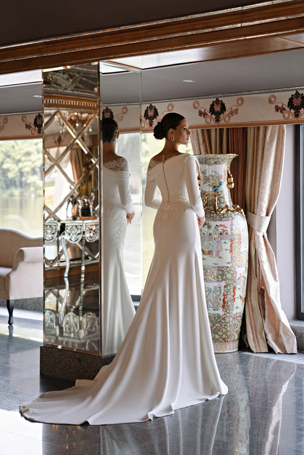 Elegant & Sophisticated Wedding Dress with Long Sleeves, Train, Lace & Beaded Embroidery - Perfect for the True Bride