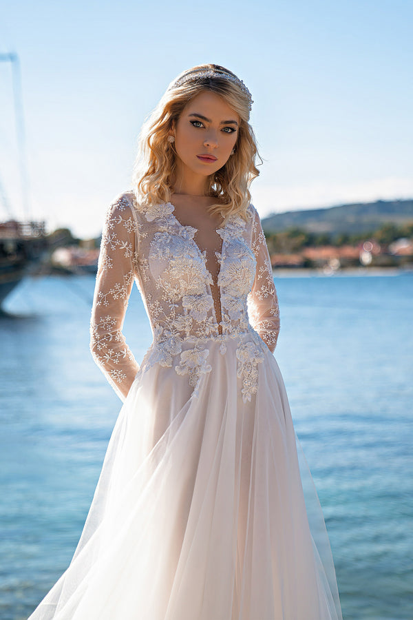 Elegant Tulle Wedding Dress with V-Neckline