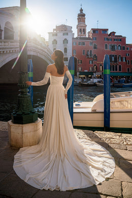 Sparkly A-Line Wedding Dress with Straight Neckline and Detachable Sleeves