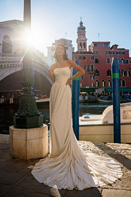 Sparkly A-Line Wedding Dress with Straight Neckline and Detachable Sleeves