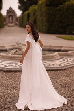 Elegant Wedding Dress with Organza and Lace Top, Crepe Fabric Skirt and Slit Skirt