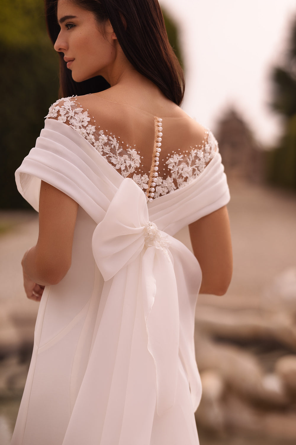 Elegant Wedding Dress with Organza and Lace Top, Crepe Fabric Skirt and Slit Skirt