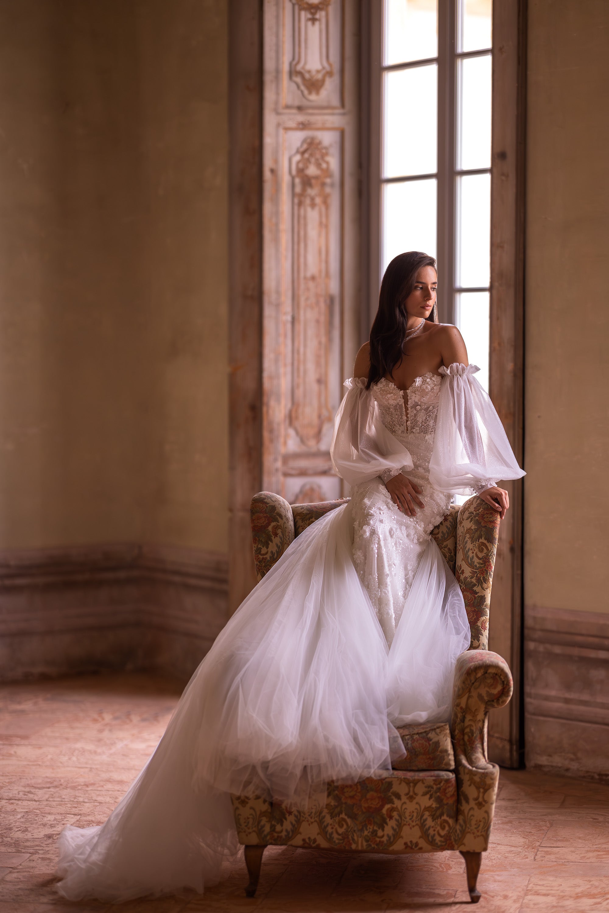 Elegant Mermaid Dress with Additional Sleeves, and Long Tulle Train