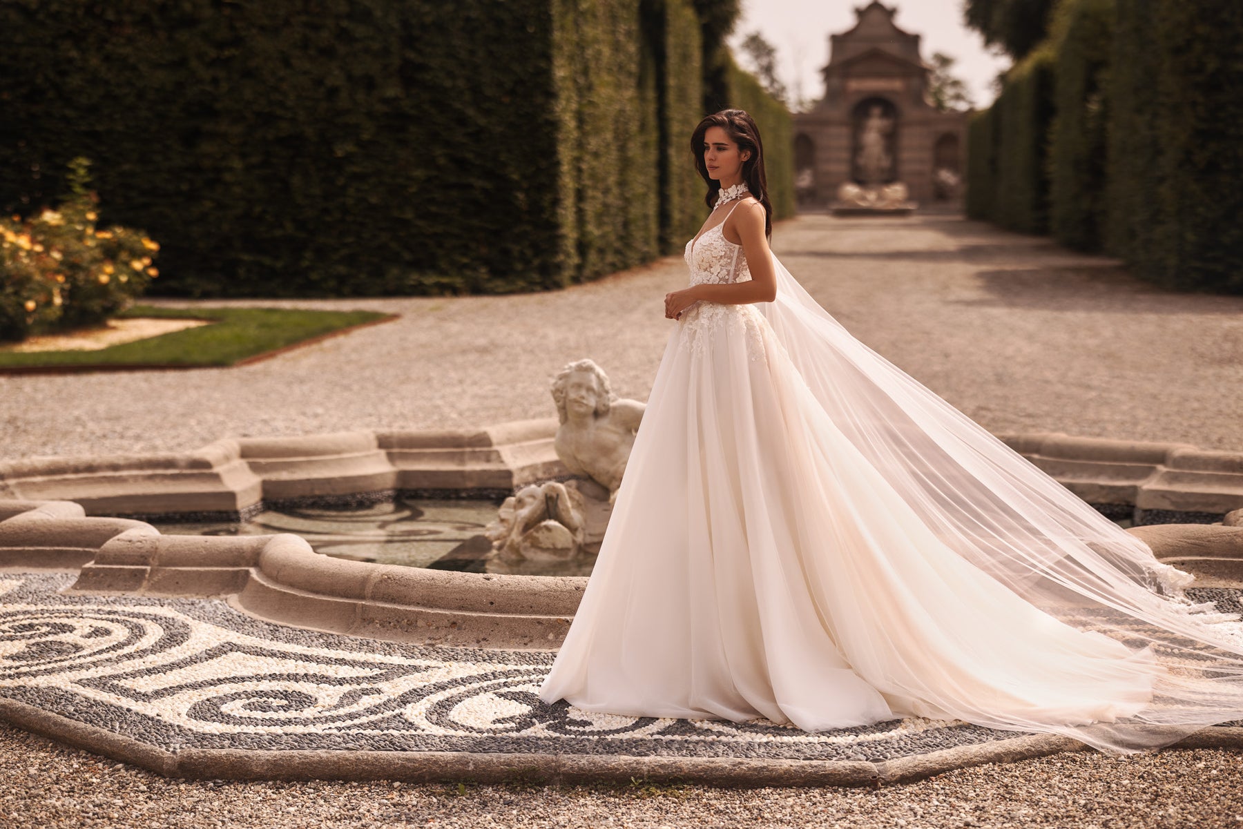 Elegant A-Line Tulle Bridal Dress with Spaghetti Straps, V-Neck, Beads Lace and Cape