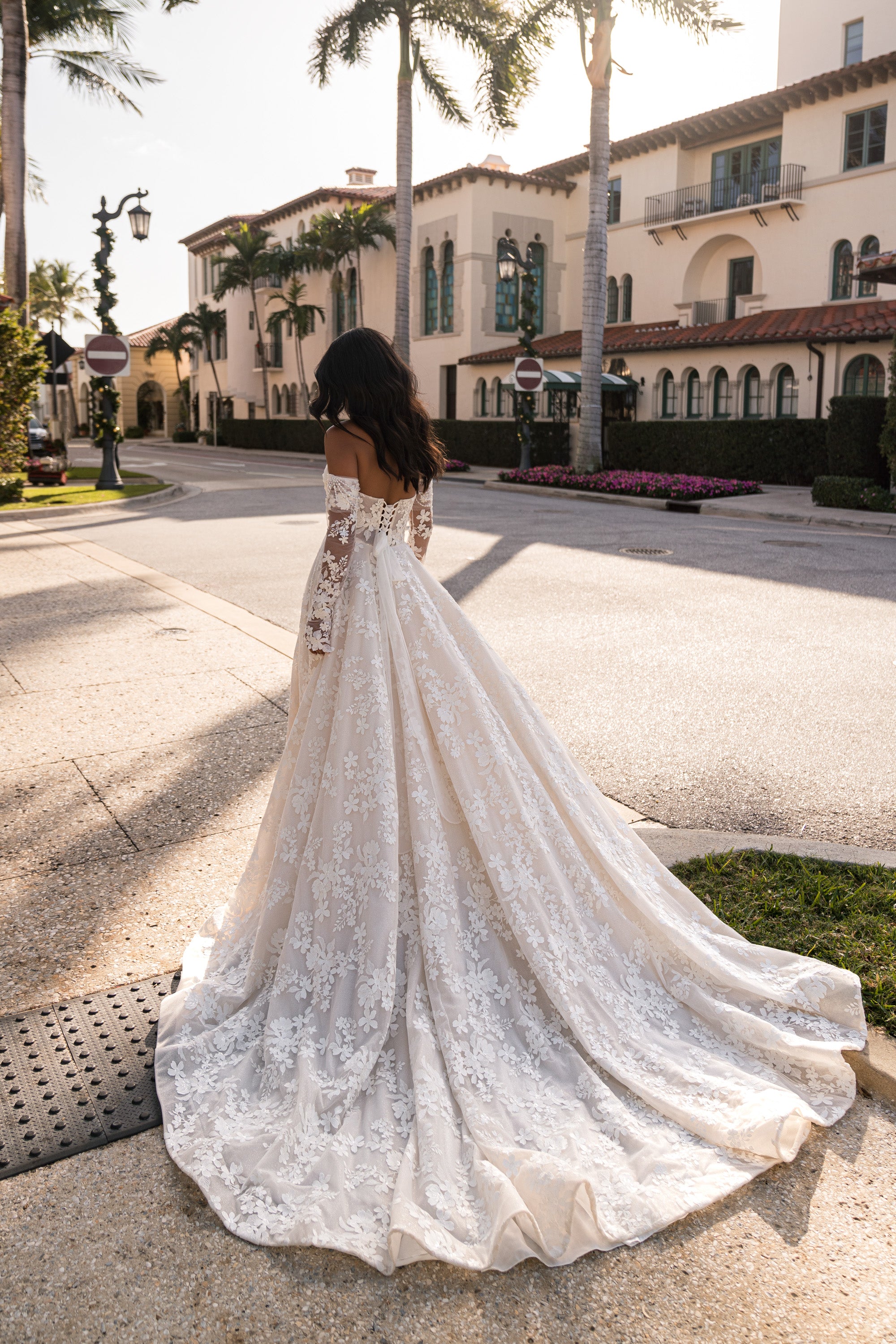 Floral Lace A-Line Wedding Dress with Detachable Sleeves