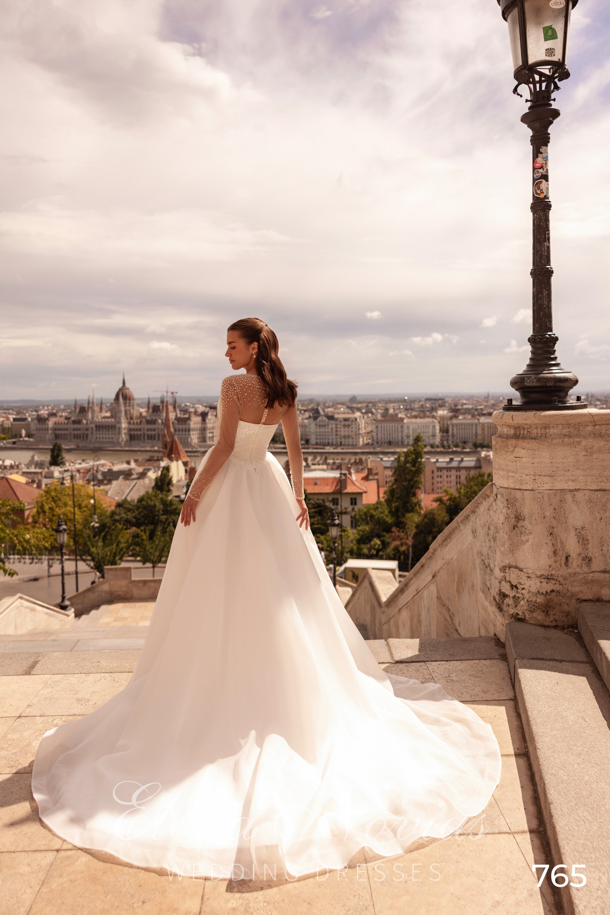 Sparkly Sweetheart Ball Gown Wedding Dress with Detachable Illusion Sleeves