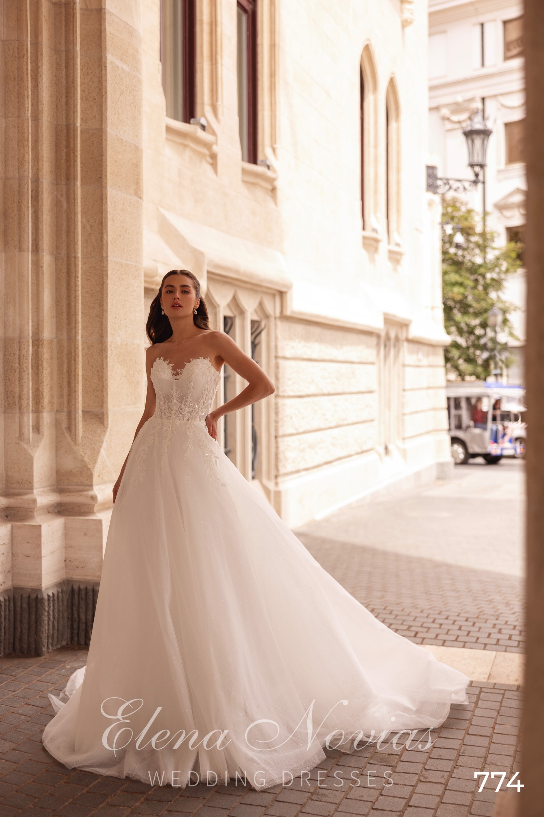 Strapless Floral Lace Ball Gown Wedding Dress with Tulle Skirt