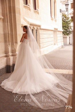 Strapless Floral Lace Ball Gown Wedding Dress with Tulle Skirt