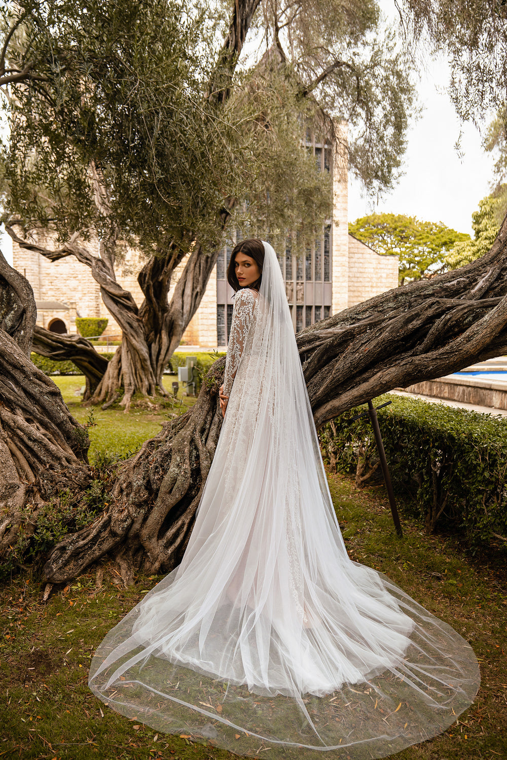 2.6x3m Exquisite Embroidered Tulle Veil Bundle with Loose Crystal Accents