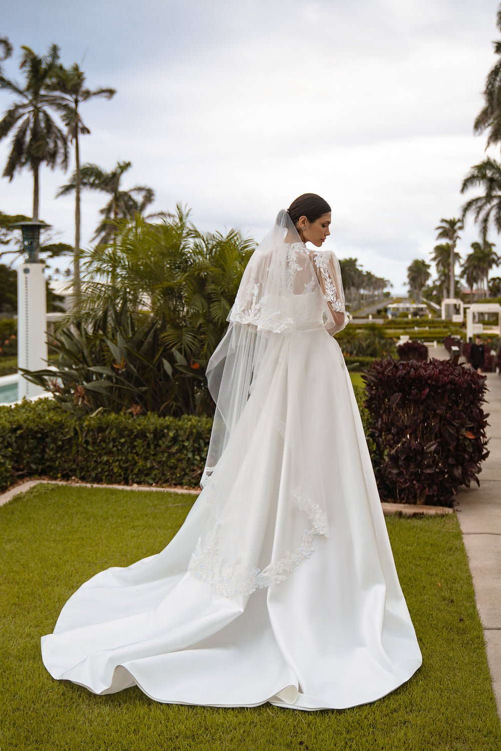 Handcrafted Guipure Lace Veil with Lapel - 1.5x1.5m (2.1x1.5m) - Loops Sewn on Top