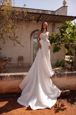 2-in-1 Sweetheart Lace Sheath Wedding Dress with Detachable Overskirt