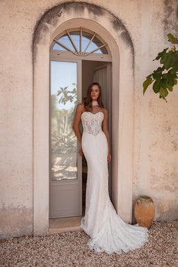 2-in-1 Sweetheart Lace Sheath Wedding Dress with Detachable Overskirt