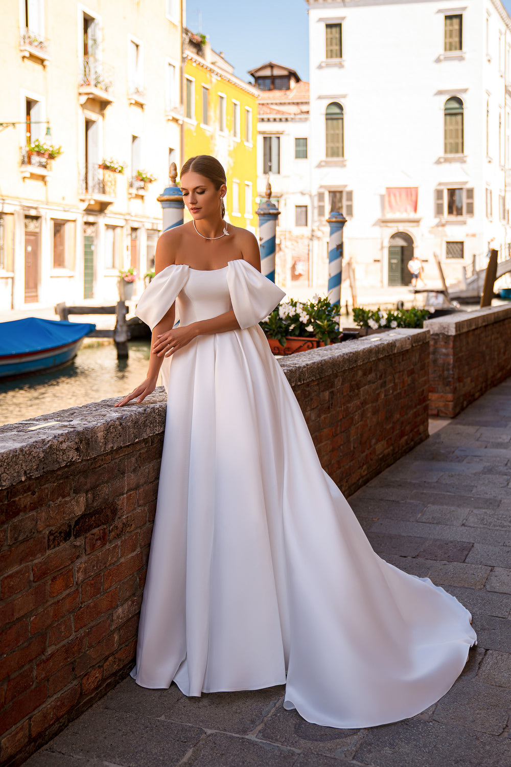 Ball Gown Wedding Dress with Detachable Off-The-Shoulder Sleeves