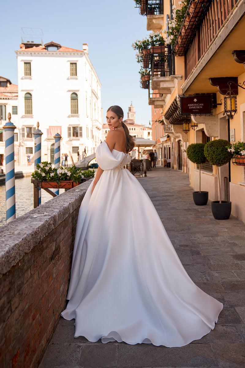 Ball Gown Wedding Dress with Detachable Off-The-Shoulder Sleeves