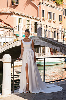 A-Line Wedding Dress with Square Neckline and Detachable Sleeves