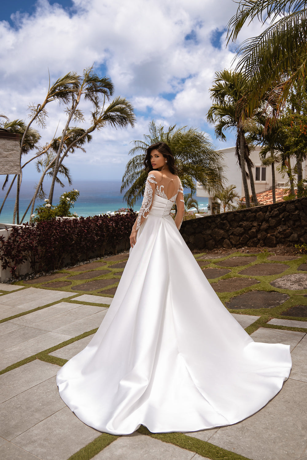 Luxurious Wedding Set - Elegant Mikado Dress with Detachable Train, Asymmetrical Drape & Handmade Guipure Decoration