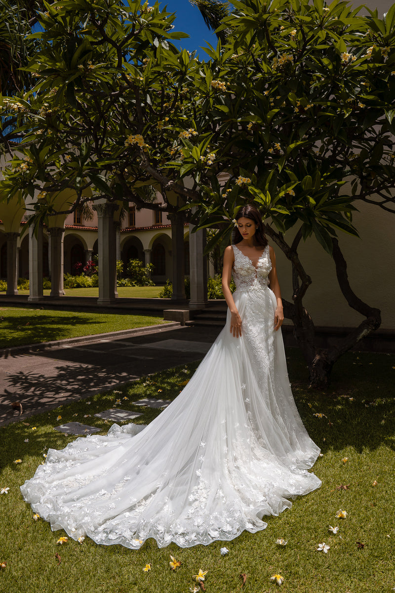 Mermaid Wedding Dress with V-Neck and Detachable Overskirt