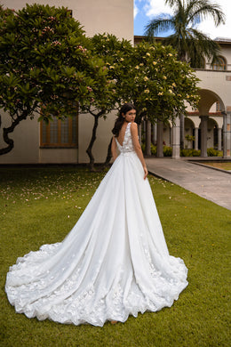 Mermaid Wedding Dress with V-Neck and Detachable Overskirt