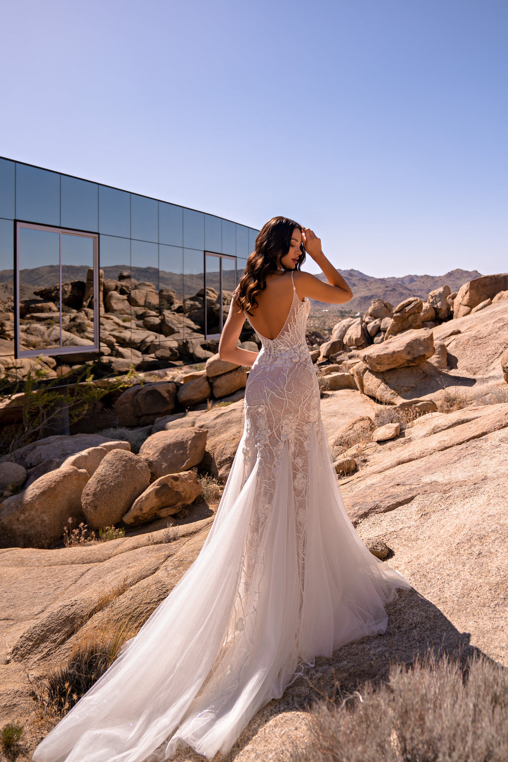 Sparkly Mermaid Wedding Dress with Floral Lace and Detachable Sleeves
