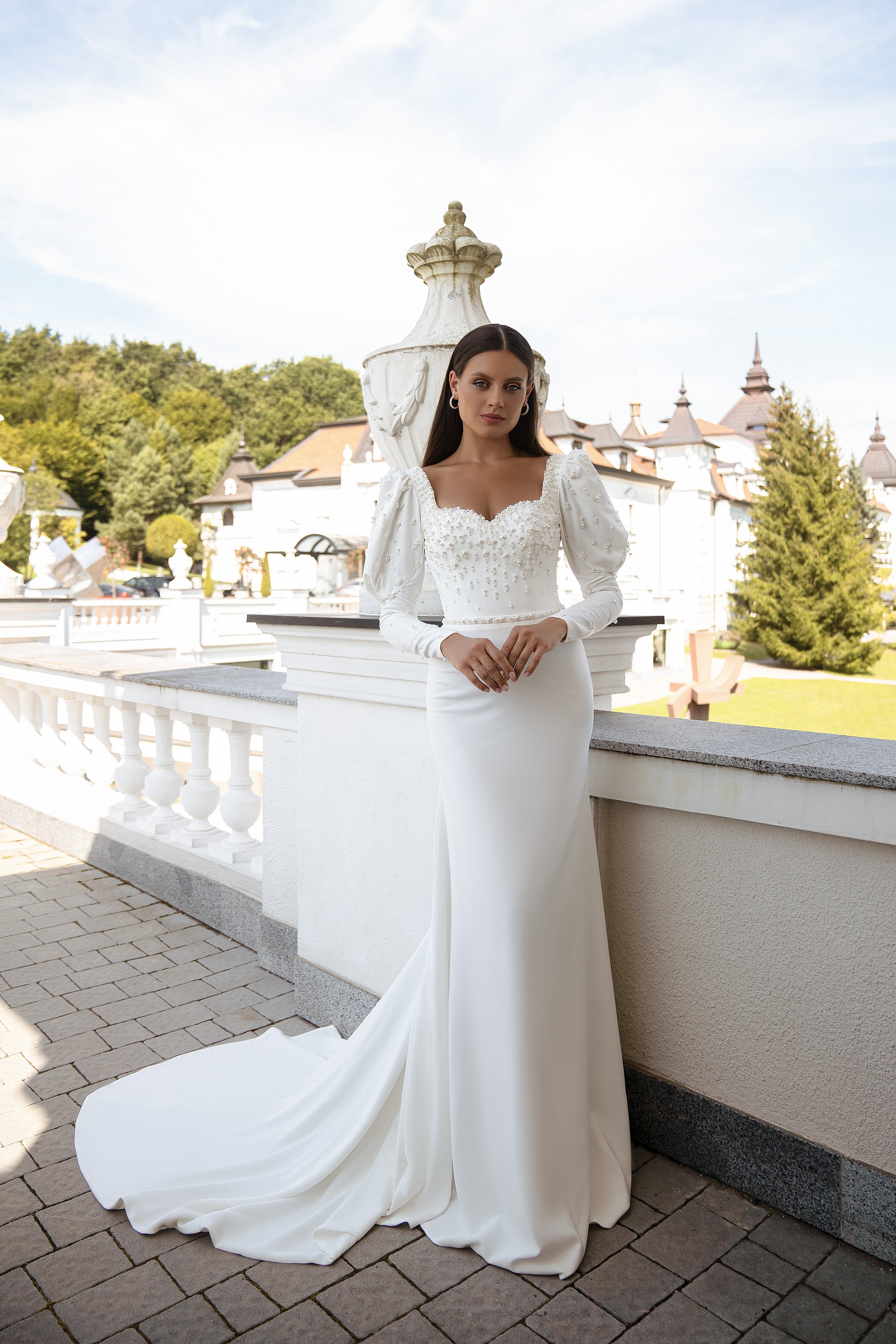 Sheath Wedding Dress with Pearl Puff Sleeves and Sweetheart Neckline