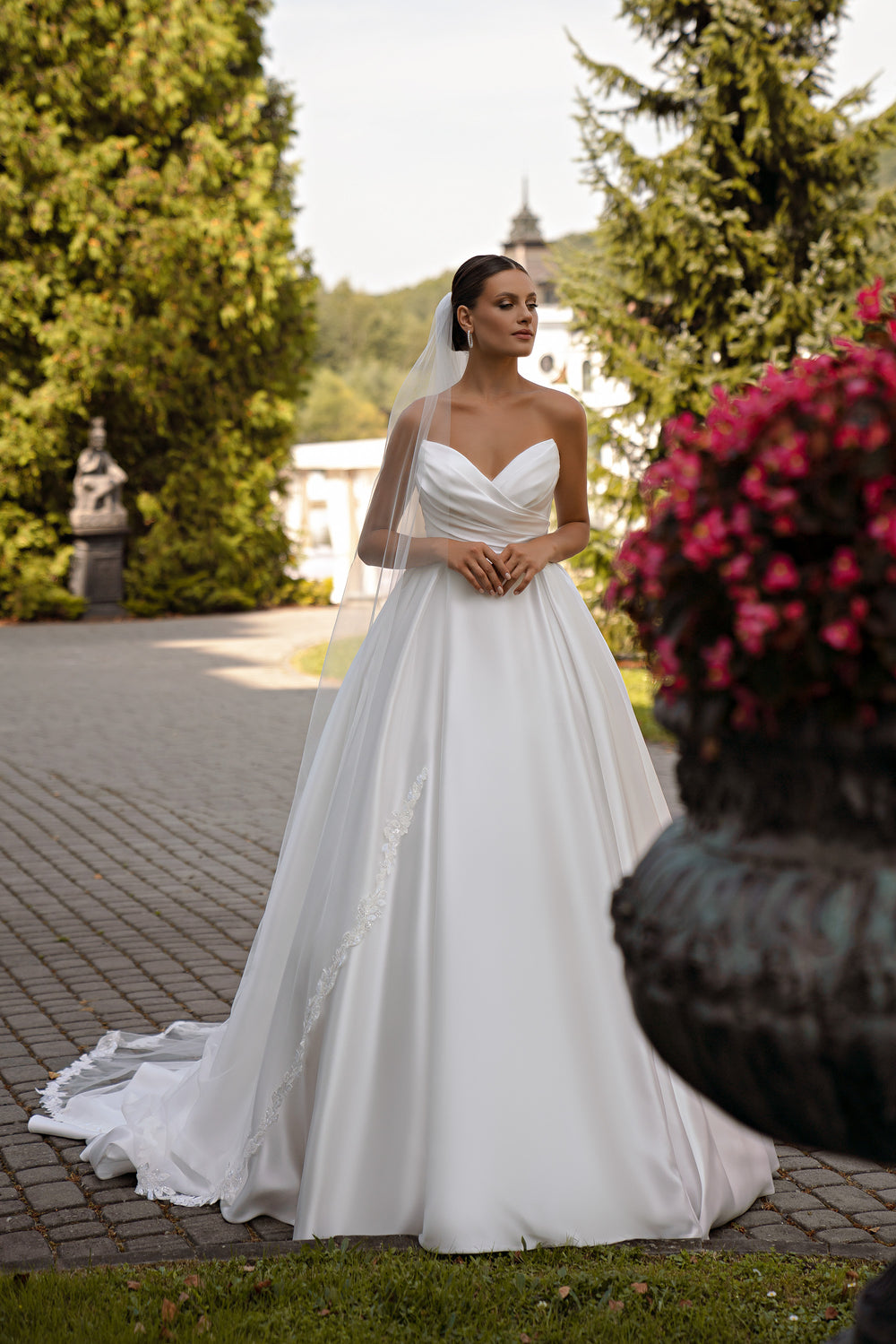 Luxurious Wedding Set for Modern Bride: Minimalist Dress with Open Shoulders, Removable Bolero, Lace & Embroidery Details"
