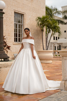 Luxury Off-the-Shoulder Ball Gown Wedding Dress with Pearl Veil
