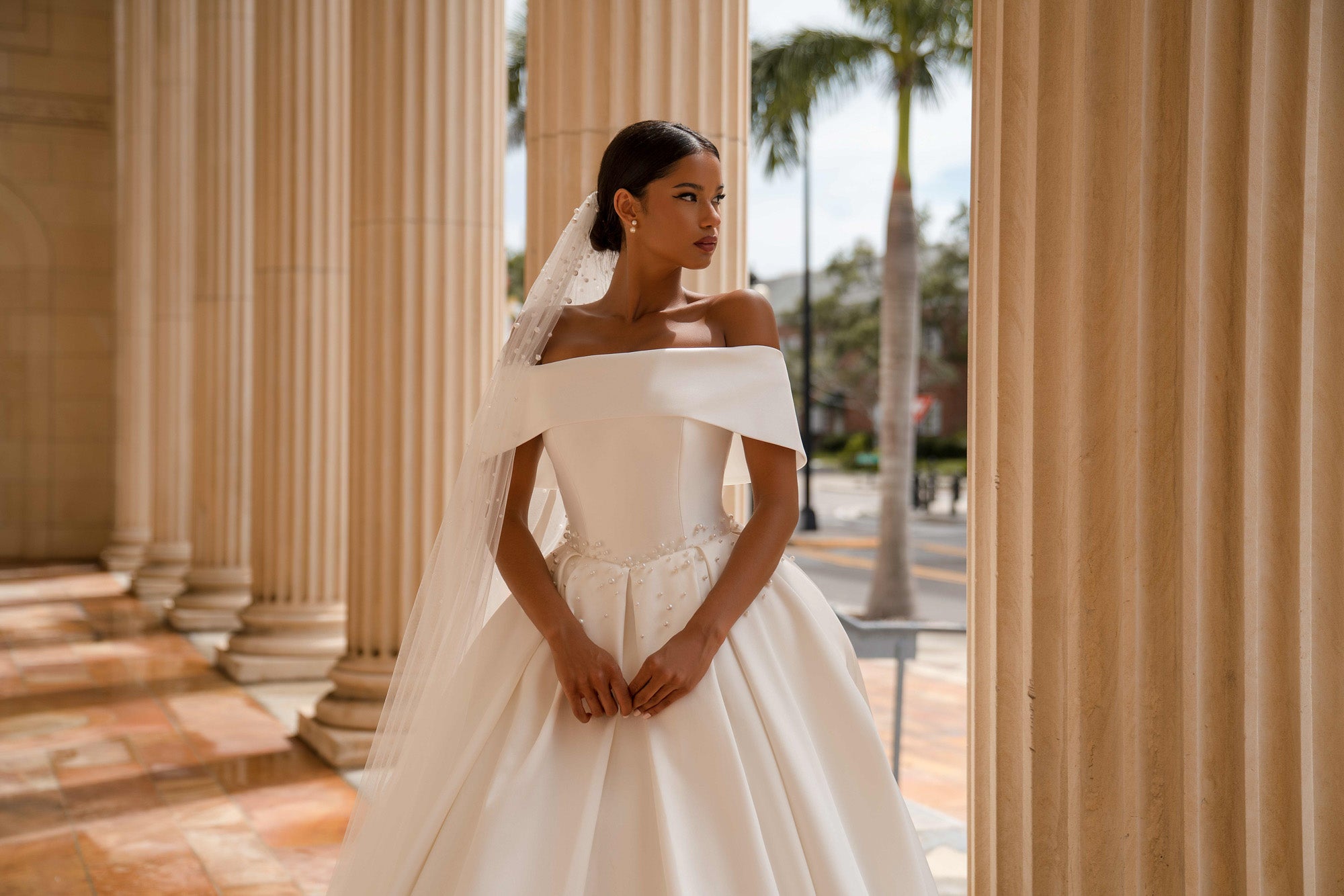 Luxury Off-the-Shoulder Ball Gown Wedding Dress with Pearl Veil