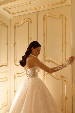 Luxury Ball Gown Wedding Dress with Detachable Lace Choker