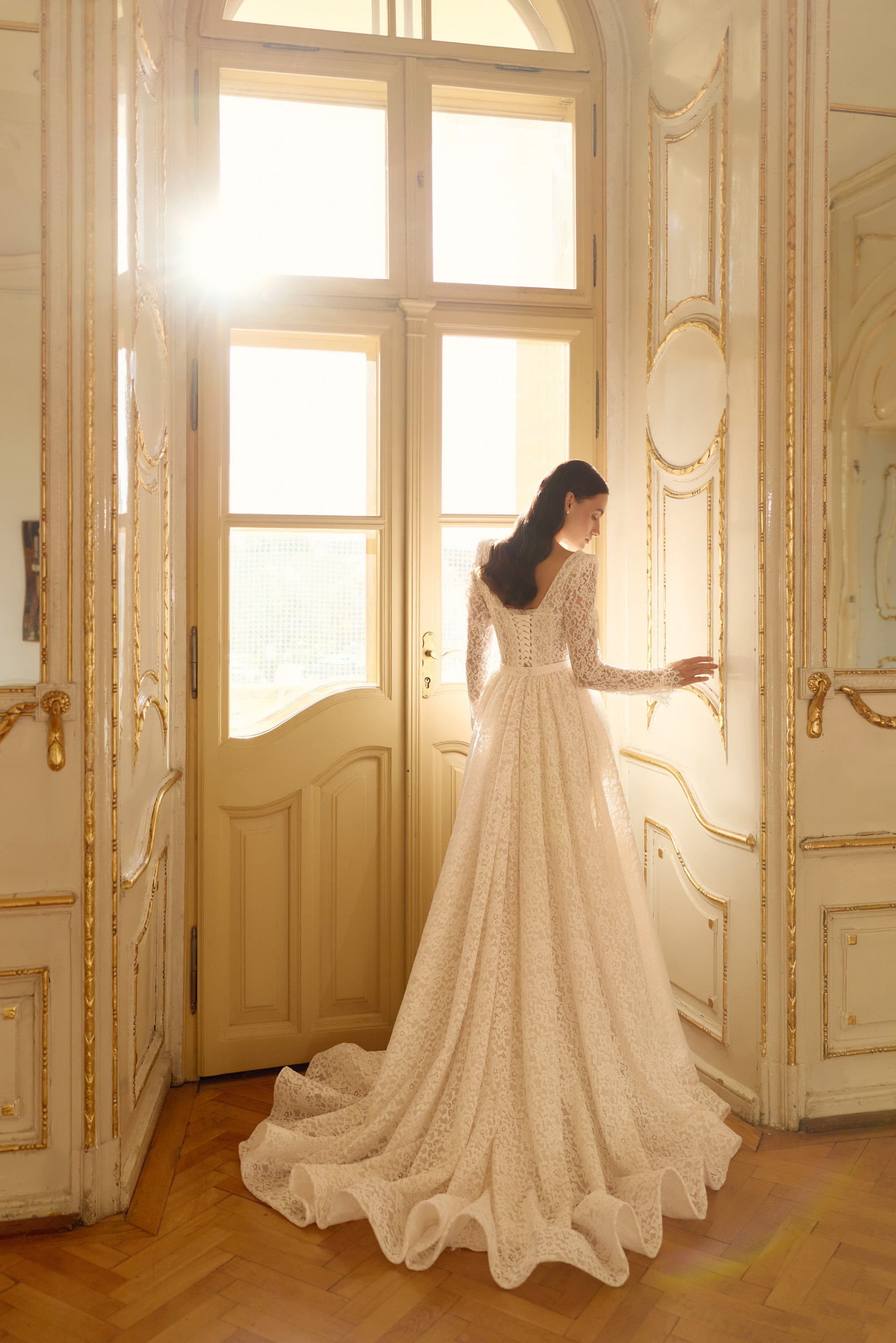 Luxury Lace 2-in-1 Wedding Dress with Detachable Overskirt and Long Sleeves