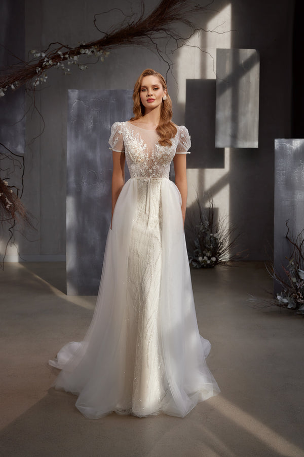 Romantic Guipure Wedding Dress with Detachable Train and Beaded Embroidery