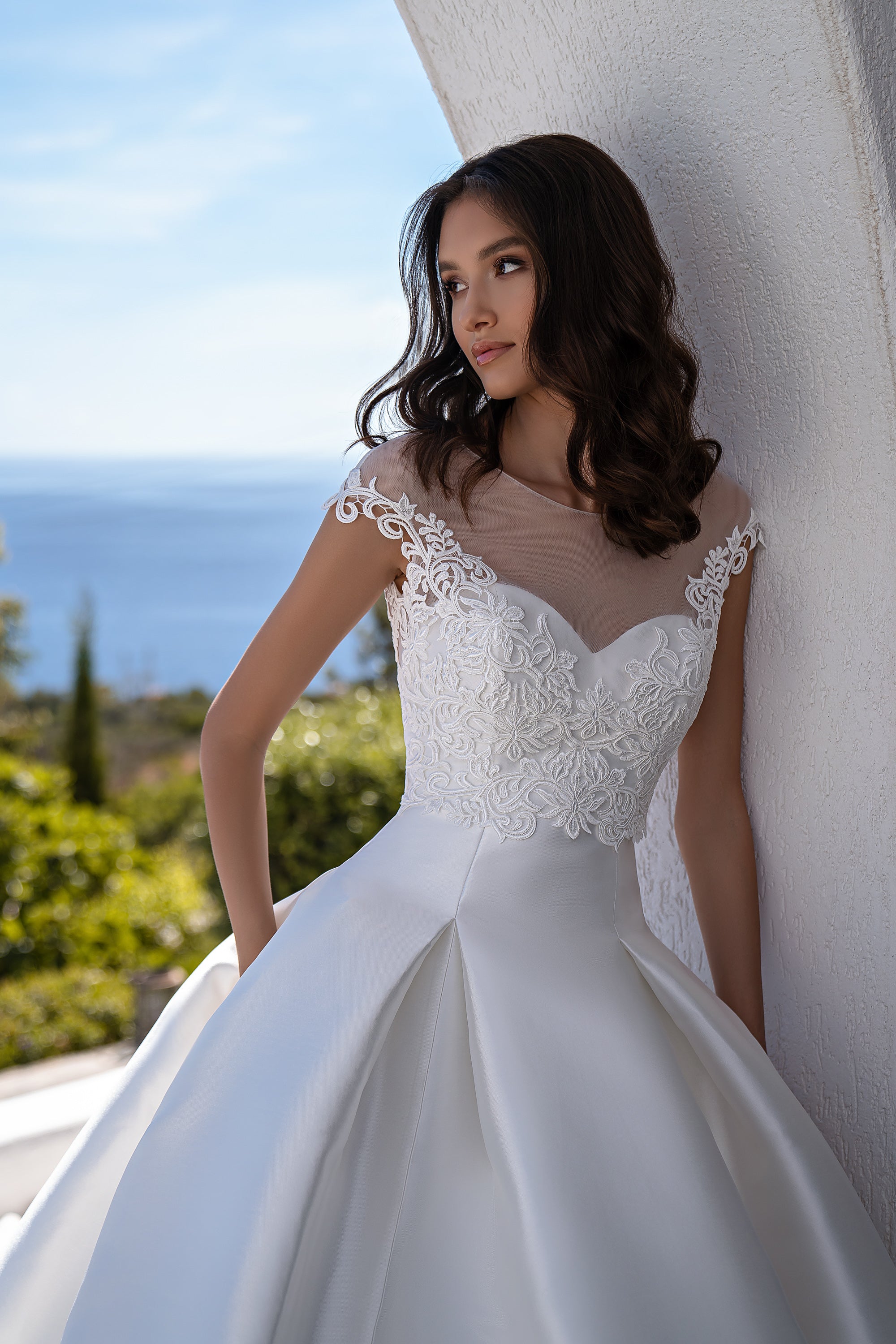 Elegant Wedding Set - Minimalist Dress with Removable Bolero, Semi-Sweetheart Corset, Pockets, Bow Fold, Tulle Bolero, Zipper Back, Corded Appliqués