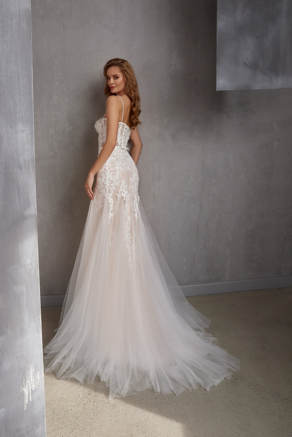 Mermaid Wedding Dress Set with Detachable Long-Sleeved Cloak and Chantilly Lace