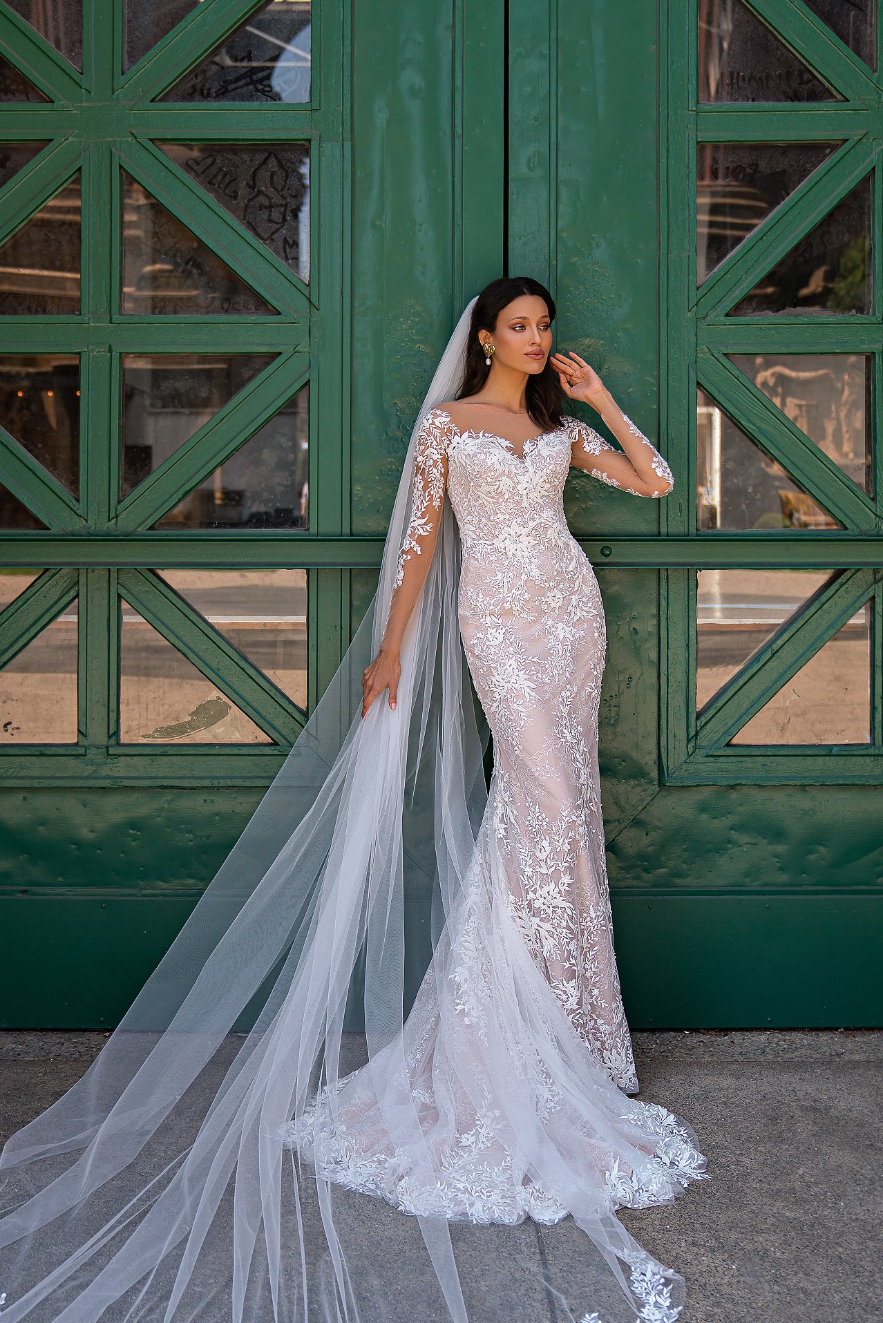 3x3m Tulle Veil "Bundle" with Lace, Beads, Sequins, Pearls and Crystal - Easy Hair Attachment