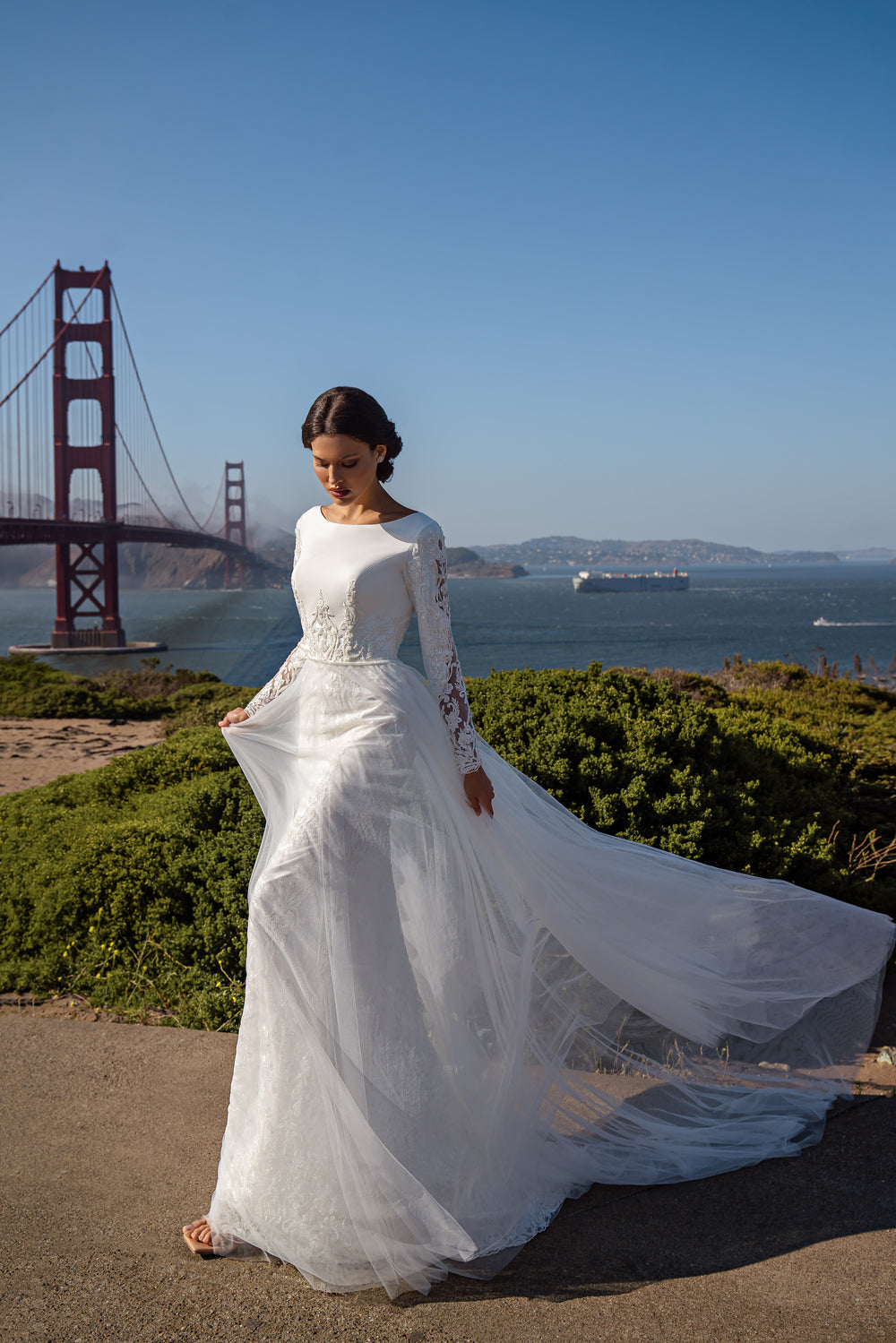 Elegant Wedding Set with Long Sleeves, Detachable Skirt & Train, Waist-Length Stretch Crepe Corset, Bâteau Neckline & Tulle Embroidered Skirt