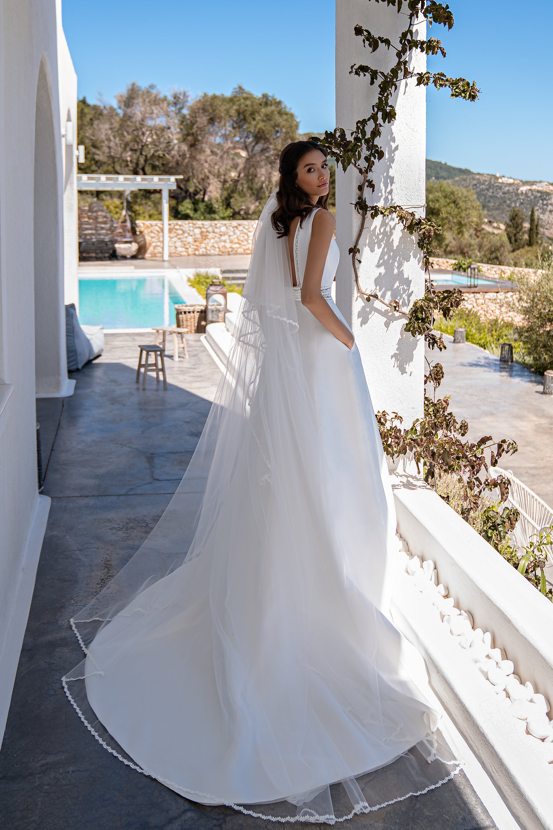 Classic Veil with Lapel 2.4x3.0m - Thin Tulle Decorated with Boho Lace - Loops for Attaching to Hairstyle