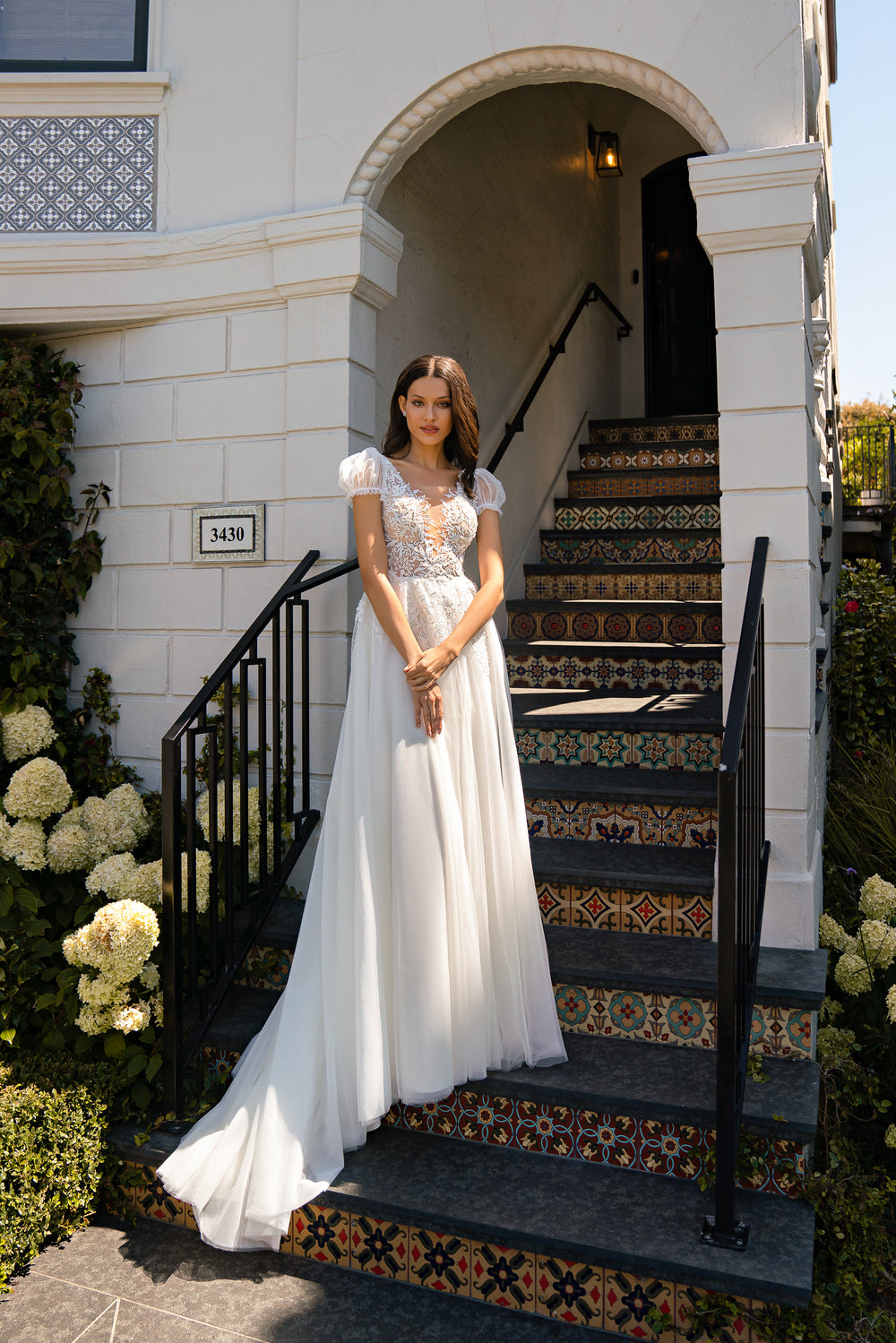 Romantic Wedding Dress with Detachable Puff-Lantern Sleeves, Translucent Corset, and Guipure Embroidery