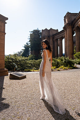 Stunning Bridal Set: Extravagant Mermaid Silhouette Dress with Luxurious Detachable Cloak and Embellishments