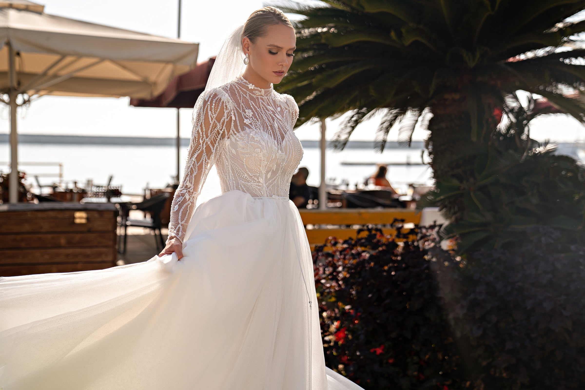 Shiny Veil with Loop Top for Weddings