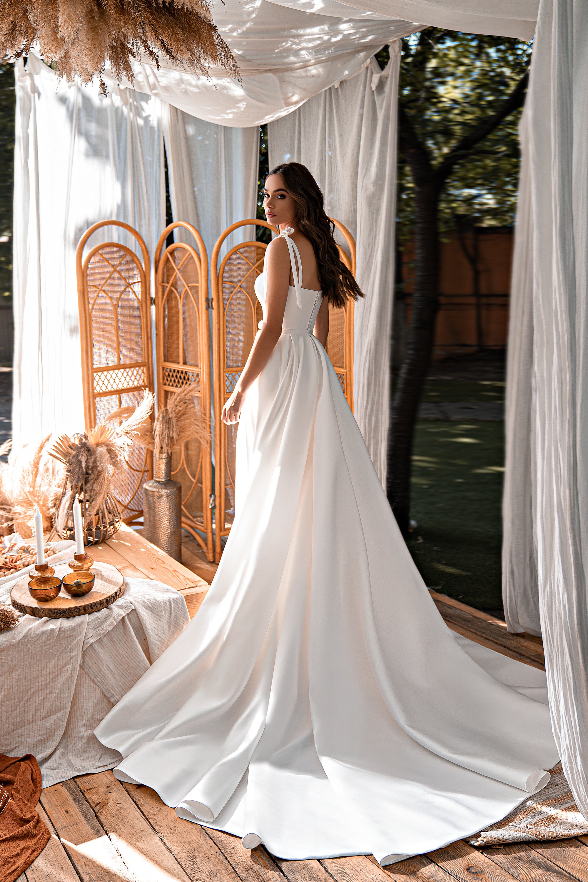 Elegant Bridal Set with Short Dress, Royal Satin Corset, and Guipure Skirt with Beaded Embroidery