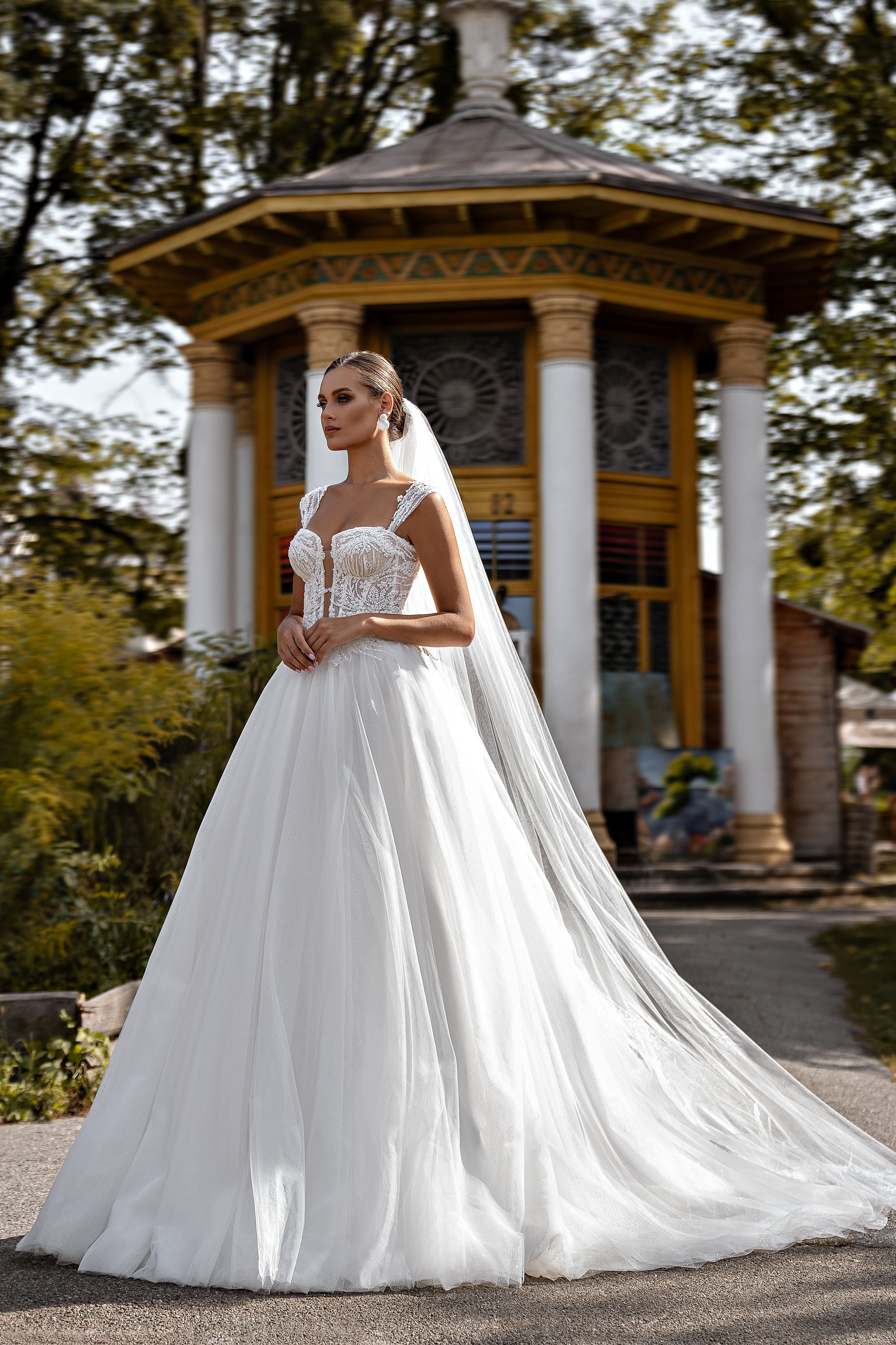 Sparkly Ball Gown Wedding Dress with Detachable Off-Shoulder Sleeves