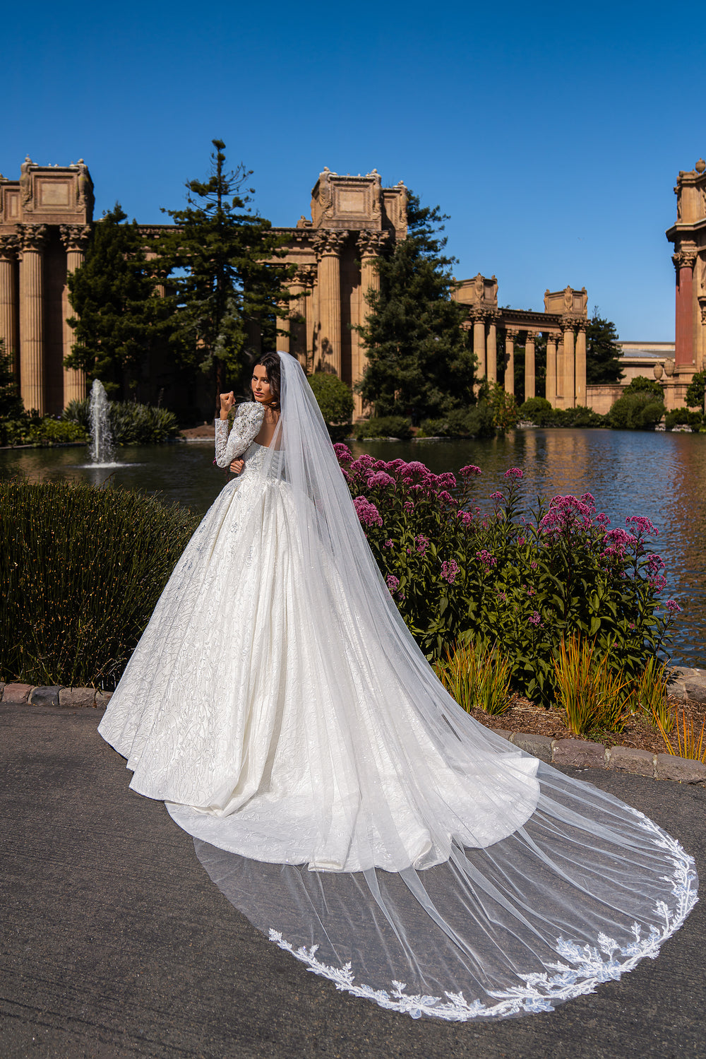 Princess-Style Guipure Wedding Dress with Luxurious Detachable Bolero