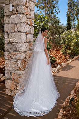 2.0x1.5m Graceful Fluffy Veil with Lapel, Decorated with Beads, Pearls and Sequins, Loops for Attaching to Hairstyle