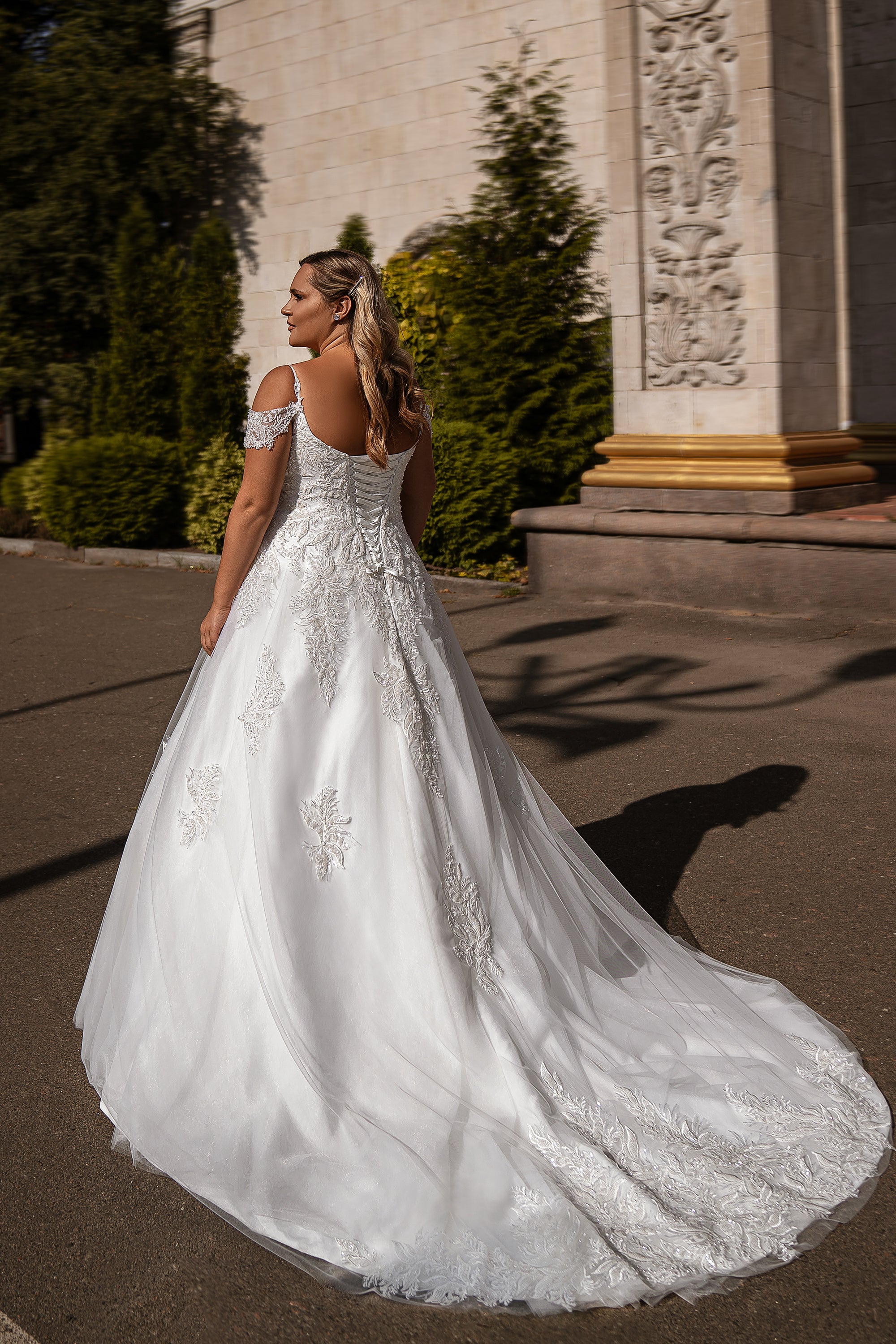 A-Line Wedding Dress with Sweetheart Neckline and Detachable Lace Sleeves