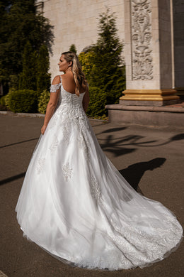 A-Line Wedding Dress with Sweetheart Neckline and Detachable Lace Sleeves
