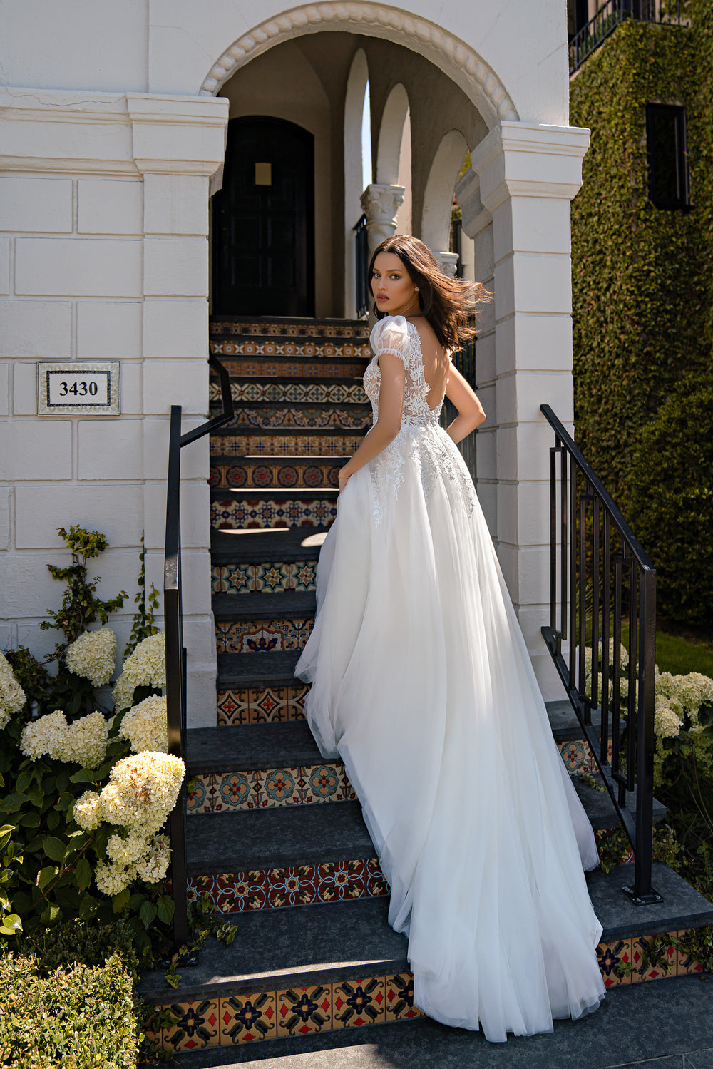 Romantic Wedding Dress with Detachable Puff-Lantern Sleeves, Translucent Corset, and Guipure Embroidery