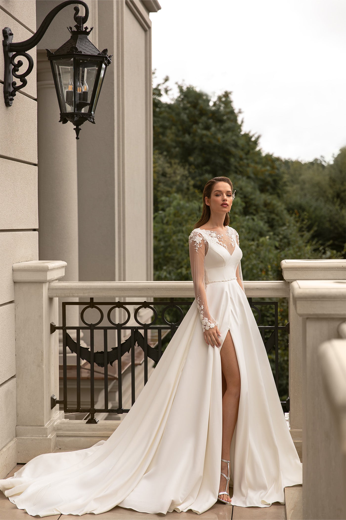 Satin Two-in-One Wedding Dress with Slit Skirt - Perfect for Your Special Day!