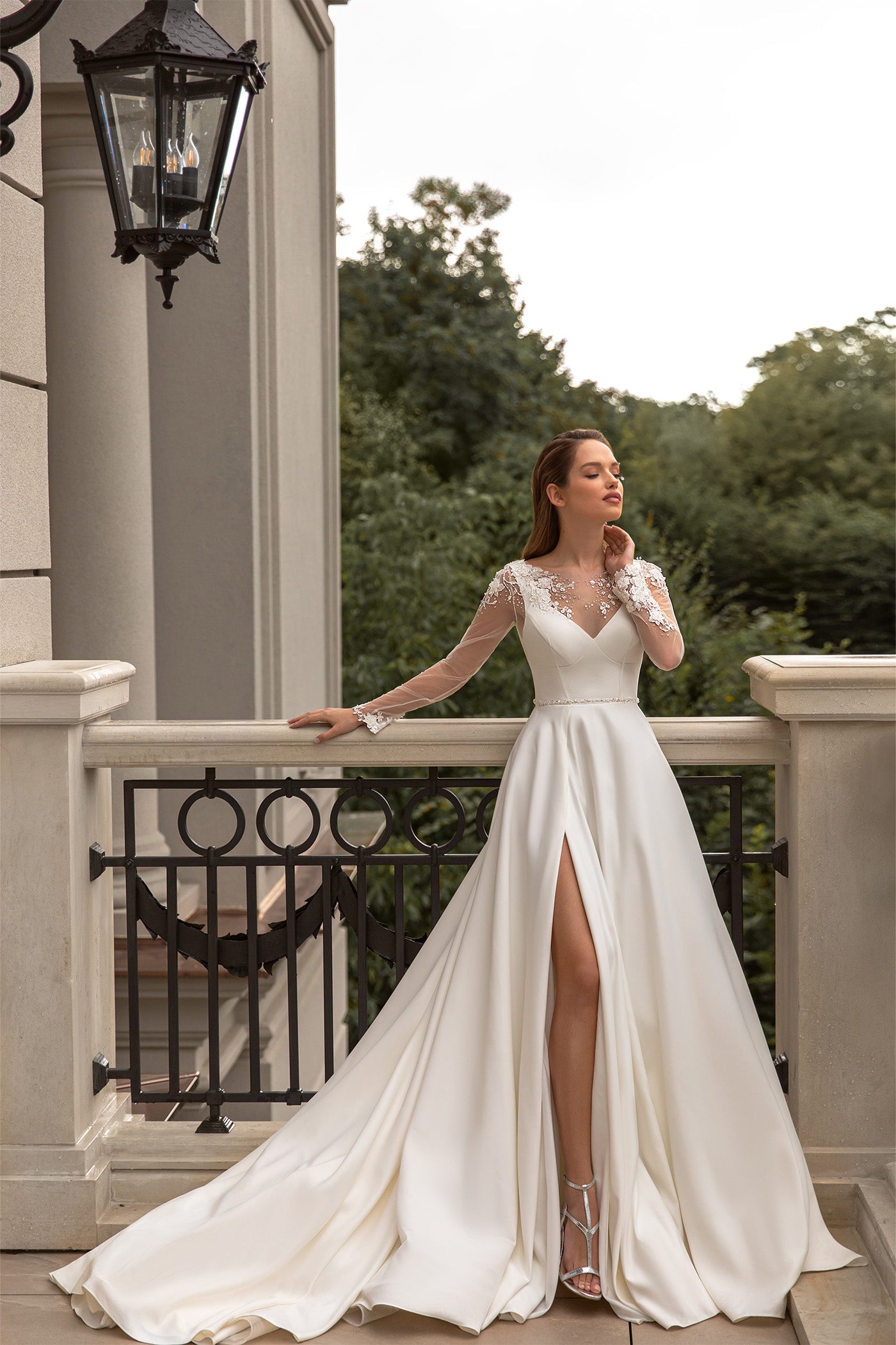 Satin Two-in-One Wedding Dress with Slit Skirt - Perfect for Your Special Day!
